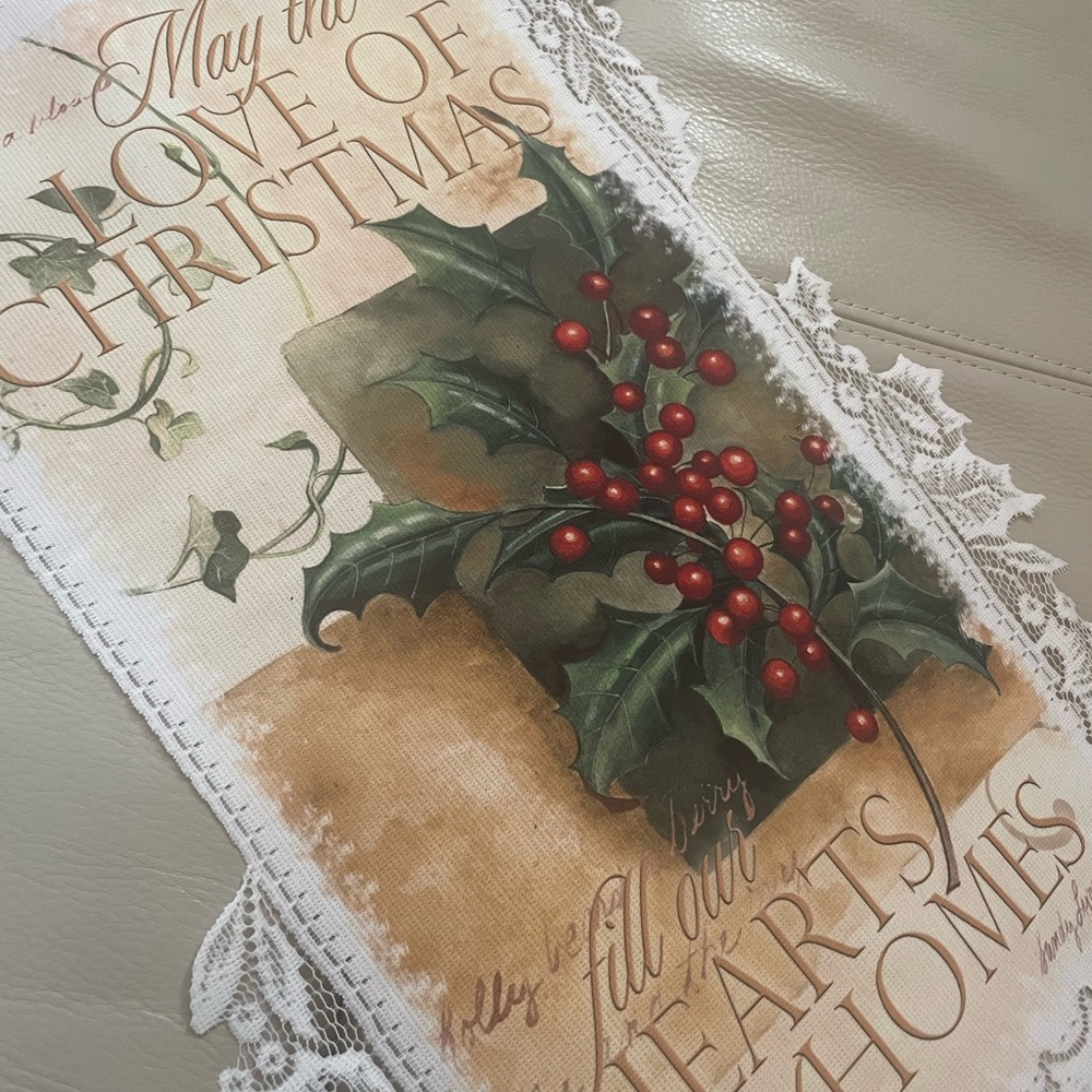 A Heritage Lace Holiday Wall Hanging